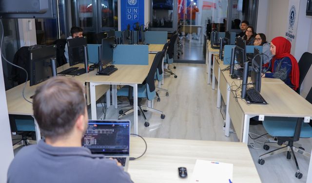 Samsun'da Petek Genç, 9 ayda 123 bin 670 öğrenciye hizmet verdi