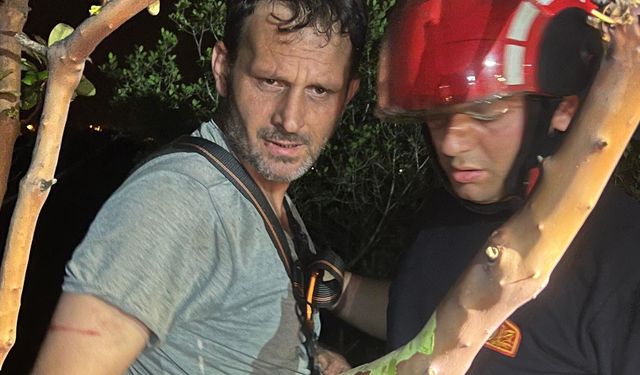 Sarp arazisinde mahsur kalan kişi için itfaiye ve AFAD'dan kurtarma operasyonu