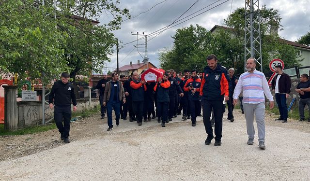 Rize'de yaşamını yitiren AFAD personelinin cenaze namazını babası kıldırdı