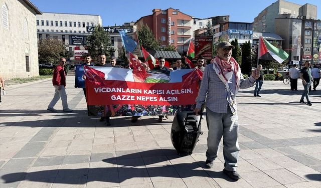 Erzurum'da sağlıkçılar Gazze için sessiz yürüyüşlerini 136. haftada sürdürdü