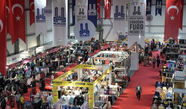 Erzurum'da 2. Alışveriş Fuarı ile ESMEK yıl sonu sergisi açıldı