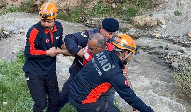 Erzurum'da mantar toplarken mahsur kalan çift, ekiplerince kurtarıldı