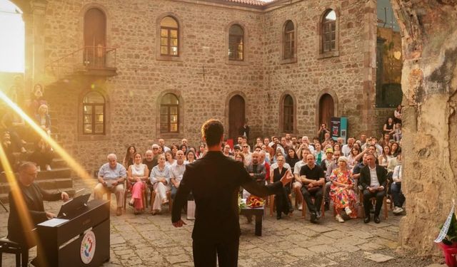 Kızlar Manastırı'nda Opera Aryaları Büyüledi