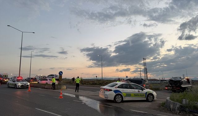 Erzurum'da zincirleme trafik kazasında 5 kişi yaralandı