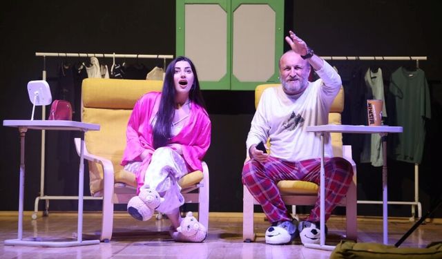 Maçka'da "Hangisi Gerçek" tiyatro oyunu sahnelendi