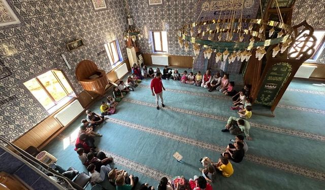 Bayburt'ta "Bu Yaz Camideyim Projesi" devam ediyor