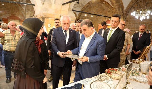 Bayburt'ta "Gelenekten Geleceğe Uzanan El Emeği" sergisi açıldı