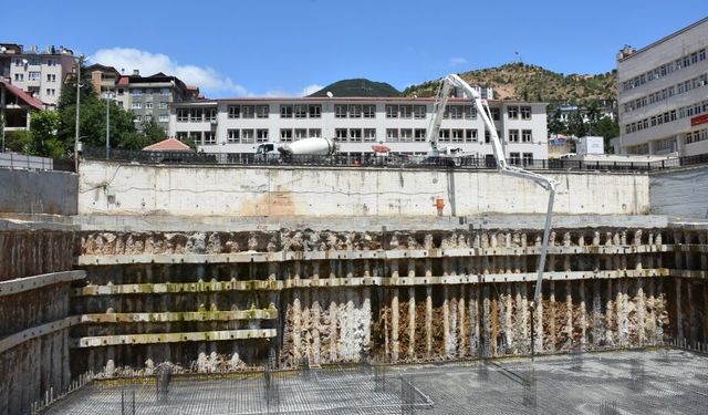 Gümüşhane'de kent meydanı ve otopark projesinin temeli atıldı