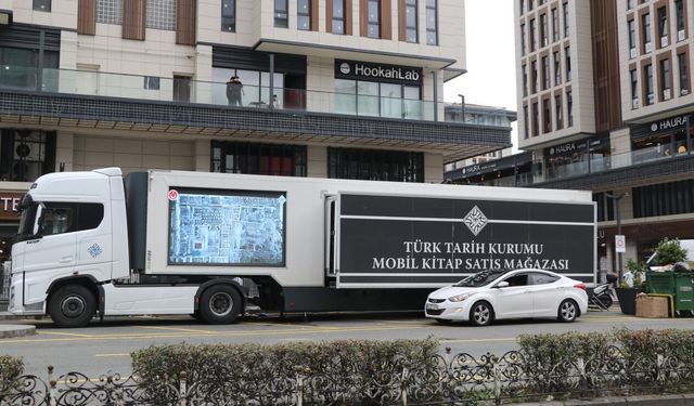Türk Tarih Kurumunun "mobil kitap satış mağazası" Rize'ye geldi