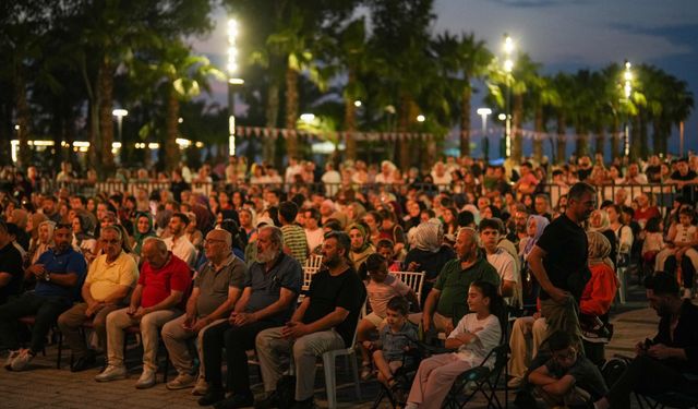 Akçaabat 6'ncı Açık Hava Tiyatro Günleri coşkuyla başladı