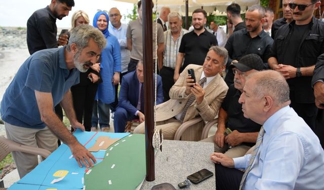 Ümit Özdağ Pazar'da esnafla buluştu: Balıkçılar Kooperatifi'nin sorunlarını dinledi