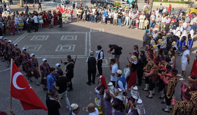 Akçaabat Belediyesi Halk Oyunları Ekipleri Terme Yaz Festivali’nde Sahne Aldı