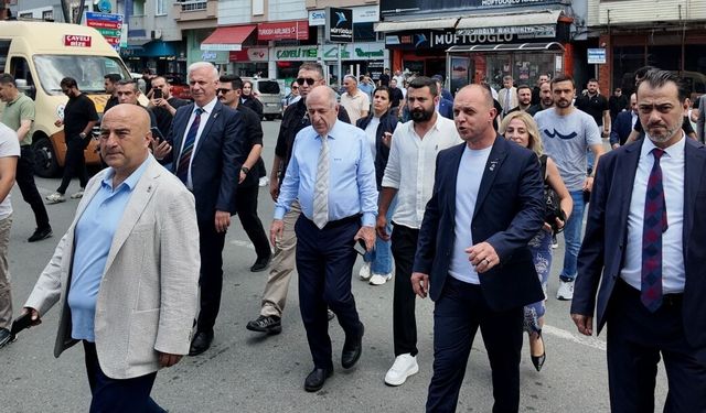Zafer Partisi Genel Başkanı Ümit Özdağ Çayeli'nde esnaf ve vatandaşlarla buluştu