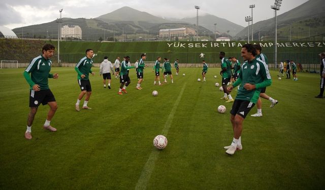 Çaykur Rizespor Erzurum kampına ilk antrenmanla başladı