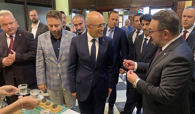 Bakan Şimşek ÇAYMER Standında Çay Tadımı Yaptı