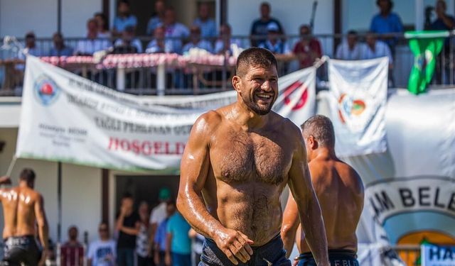 Başpehlivan Serhat Elvan, güreş turnuvasına giderken akaryakıt istasyonunda darbedildi