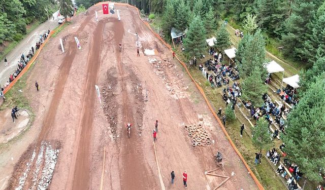 Artvin Kafkasör Yaylası'nda enduro yarışı heyacanı