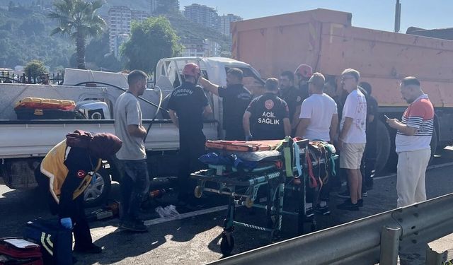 Giresun'da kamyon ile çarpışan kamyonetteki 1 kişi öldü, 2 kişi yaralandı