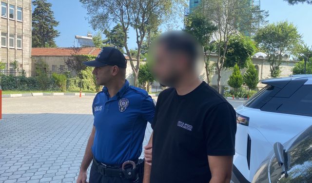 Araçtan sarkıp konvoyu çekerken, başını duraksayan minibüse çarptı