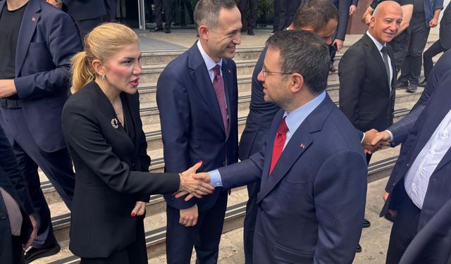 Bakan Gürlek, Trabzon'da Partililerle Buluştu