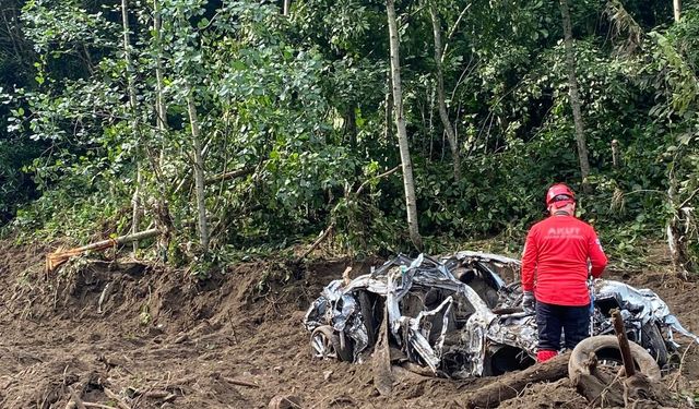 Giresun'da selde kaybolan dayı ve yeğeni arama çalışmaları 4'üncü gününde