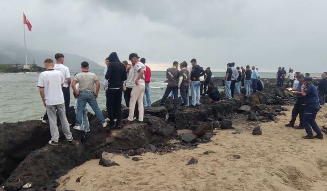 Karadeniz'de akıntıya kapılan İranlı, boğuldu