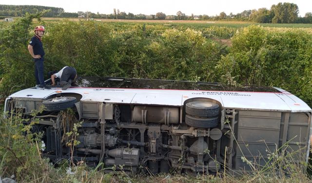 Samsun'da özel halk otobüsü şarampole devrildi: 21 yaralı