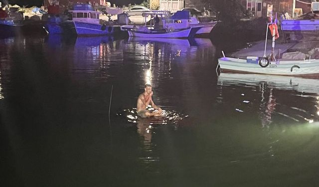 Samsun'da park halindeki otomobil denize düştü