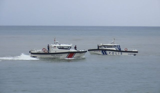 Çayeli'nde denize giren 2 kardeşten 1'i öldü: Kayıp kardeş için arama çalışması devam ediyor