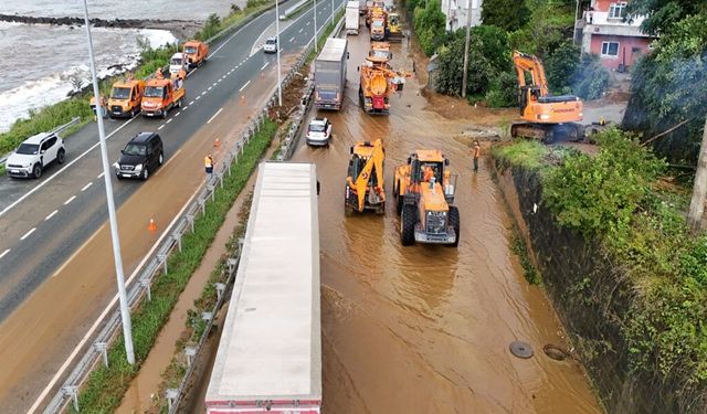Rize Valiliğinden Kritik Yağış Uyarısı: Zorunlu Olmadıkça Trafiğe Çıkmayın