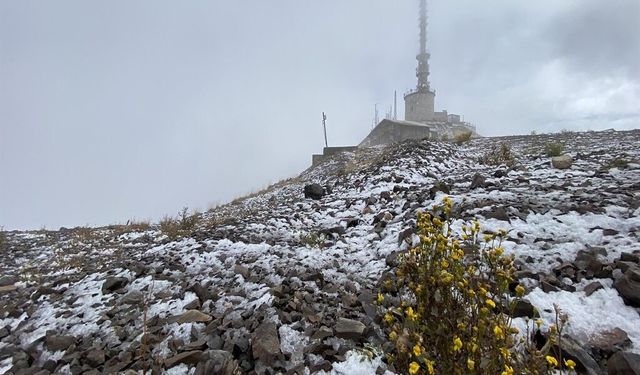 Palandöken'e kar yağdı
