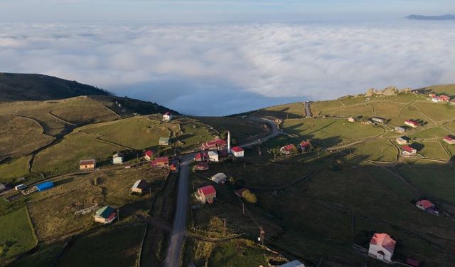 "Bulutlara komşu" yaylaları sonbahar renklerine bürünüyor