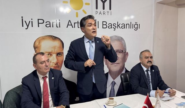 İYİ Parti Sözcüsü Kavuncu, Artvin'de partililerle bir araya geldi
