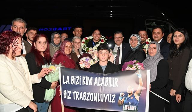 Avrupa şampiyonu boksör Havvanur Kethüda Trabzon'da coşkuyla karşılandı