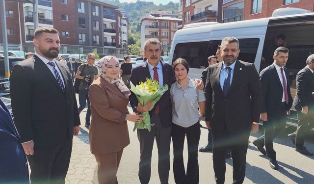 Bakan Tekin, Giresun'da vatandaşlarla buluştu