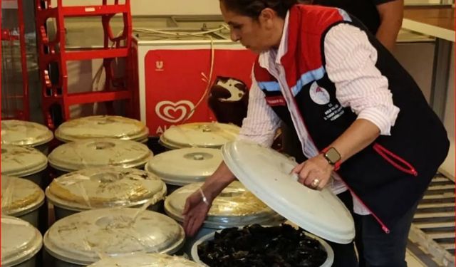 Durdurulan araçta 650 kilo bozuk midye ele geçirildi