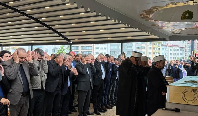 Gazeteci Dursun Biran Yılmaz, evlilik yıl dönümünde toprağa verildi