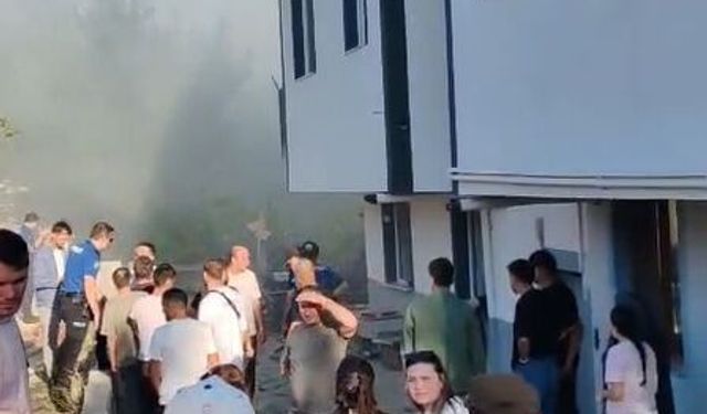 Odunluk yangınında 3 ev hasar gördü