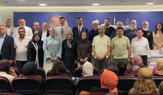 Üsküdar'da 4 CHP'li meclis üyesi AK Parti'ye katıldı