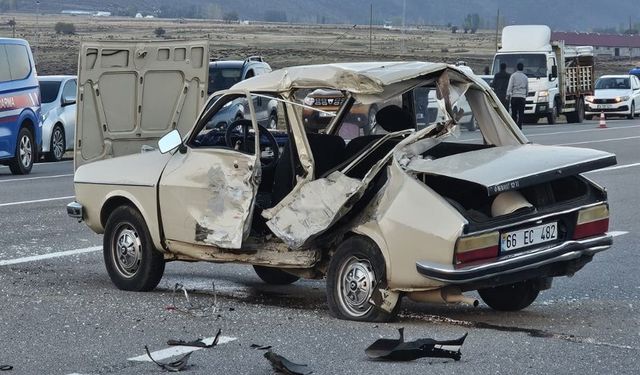 Otomobil ile çarpışan motosikletin sürücüsü ağır yaralandı