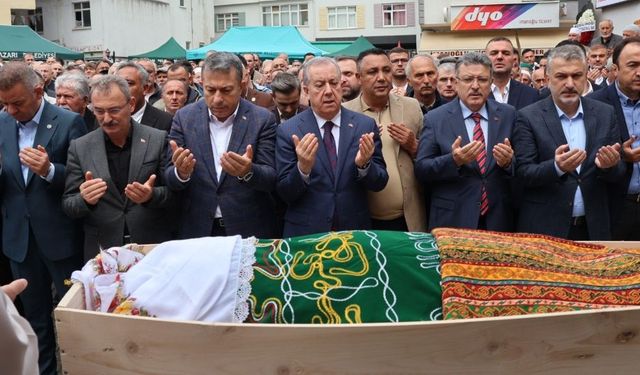 Şalpazarı Belediye Başkanı Kurukız'ın annesinin cenazesi toprağa verildi