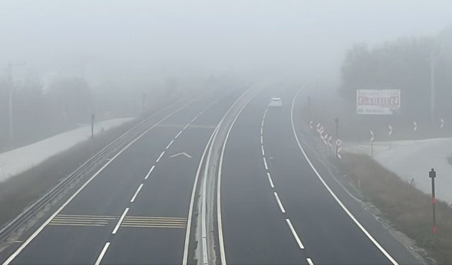 Bolu Dağı'nda sis etkili oldu: Görüş mesafesi 30 metre