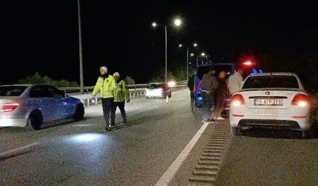 Çorum-Samsun yolunda iki otomobil çarpıştı: 3 yaralı
