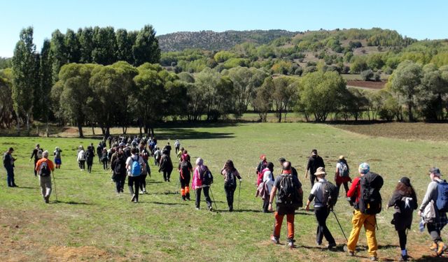 Doğaseverler 'Tepesi Delik Obruğu'na hayran kaldı
