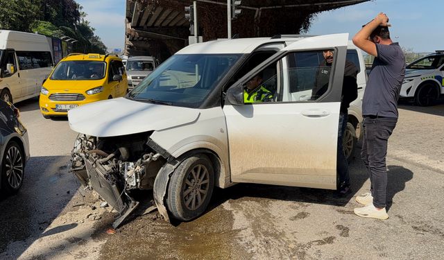 Hafif ticari aracın çarptığı cip takla attı; 1 yaralı