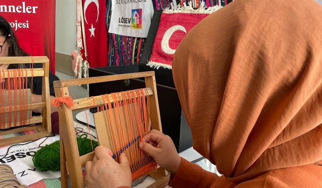 Kanser tedavisi gören çocukların anneleri LÖSEV desteğiyle el işi dokuma yaptı