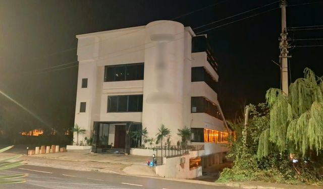 Restoranda yemek asansörüyle zemine düşen garson öldü