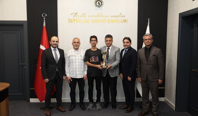 Türkiye Drone Şampiyonu Kerem Yiğit'ten Başkan Doğan'a ziyaret