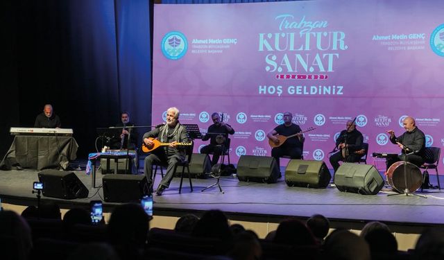 Trabzon’da Esat Kabaklı’dan Unutulmaz Türkü Ziyafeti