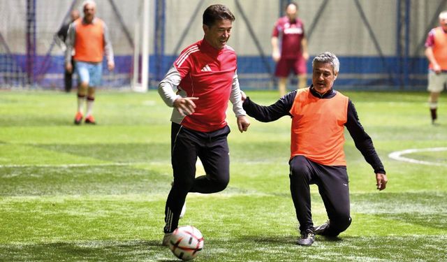 Başkan Kaya Muhtarlarla Yeşil Sahada Buluştu